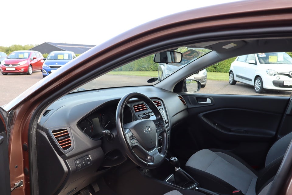 Hyundai i20 1,25 Premium 5d