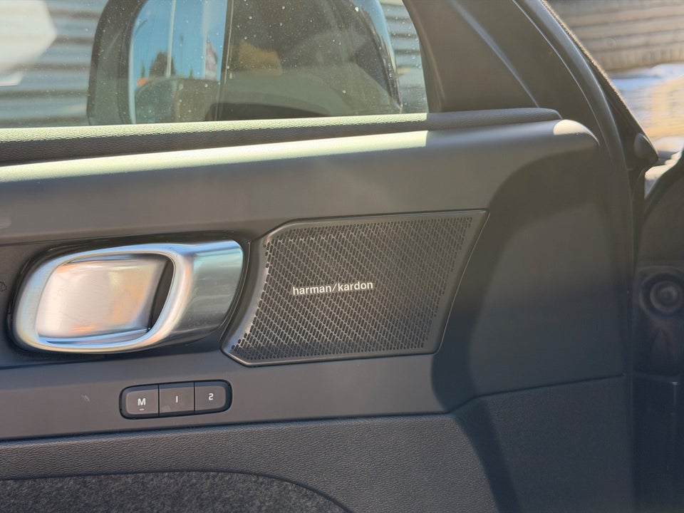 Volvo EX40 Extended Range Ultra Black Edition 5d