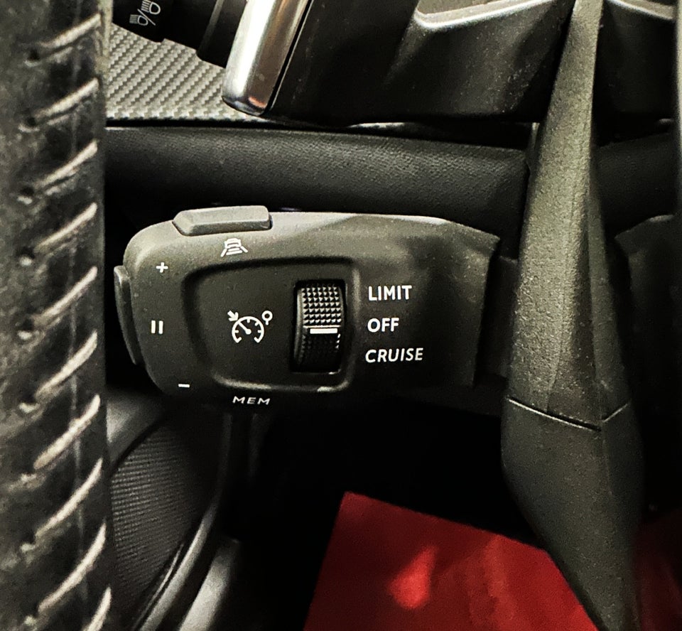 Peugeot 2008 1,5 BlueHDi 130 Allure EAT8 5d