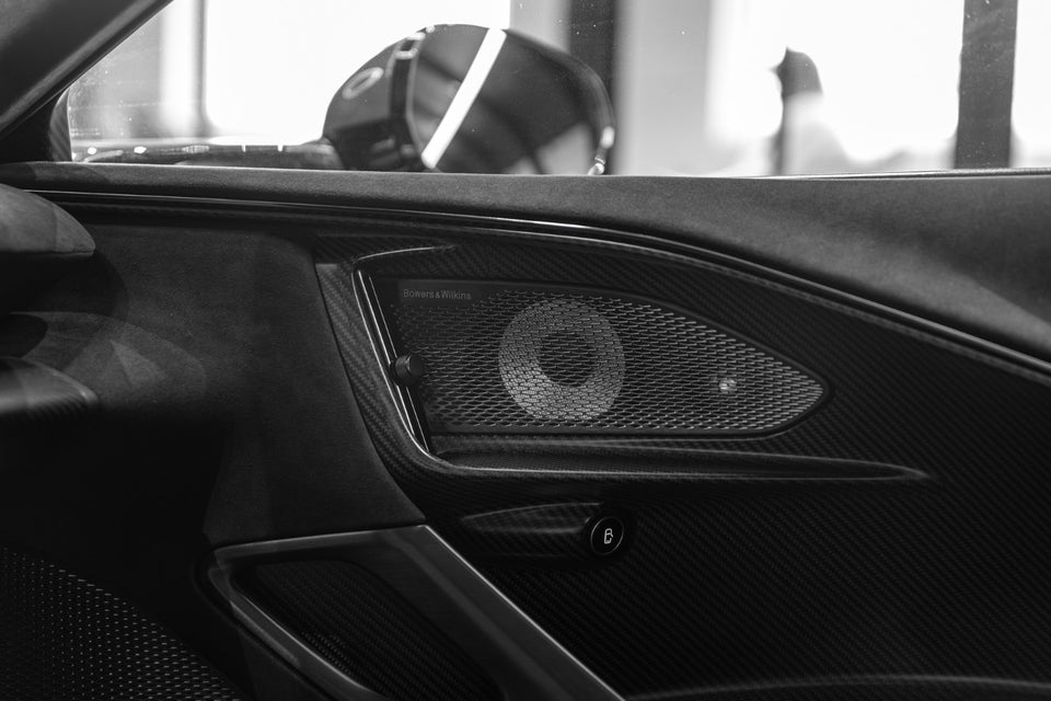 Aston Martin Valhalla 4,0  2d