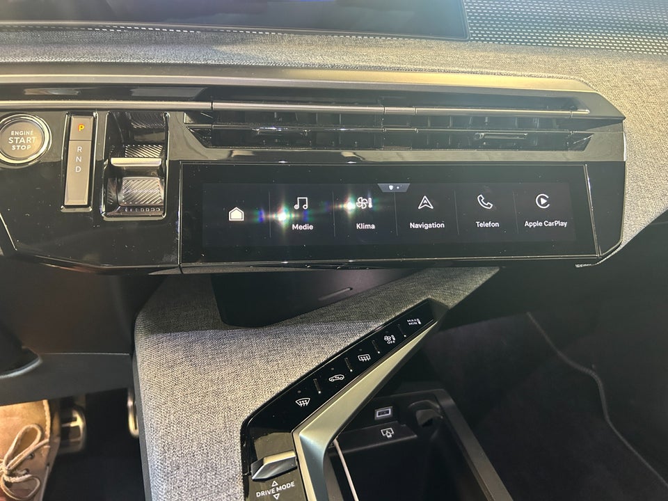 Peugeot e-3008 77 GT Pack 5d