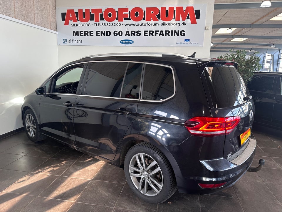 VW Touran 2,0 TDi 150 Highline Family DSG Van 5d
