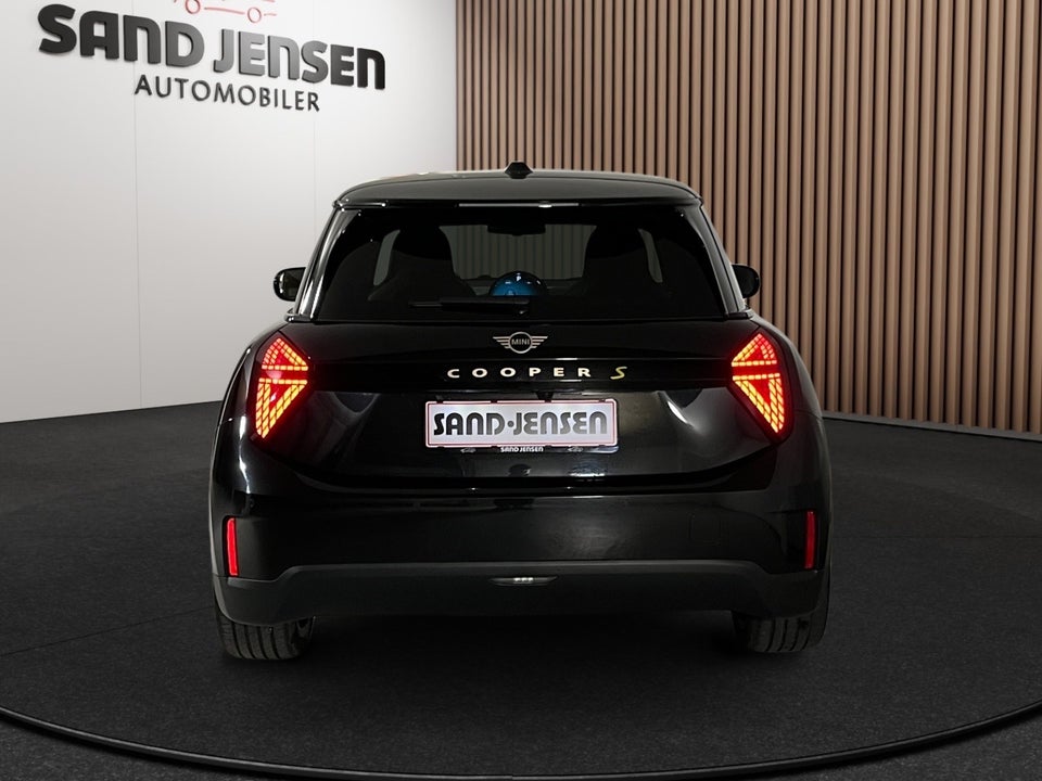MINI Cooper SE Favoured Trim M 3d