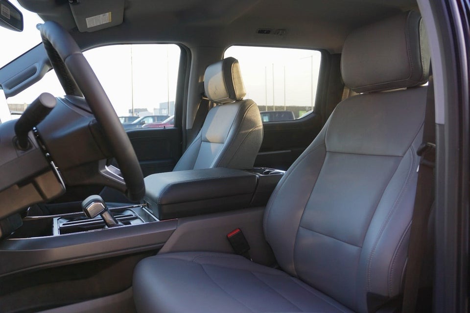 Ford F-150 123 Lightning Flash Extended Range 4d