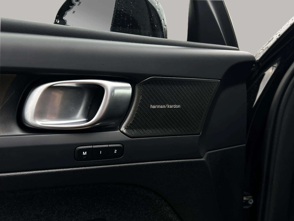 Volvo EX40 Extended Range Black Edition 5d