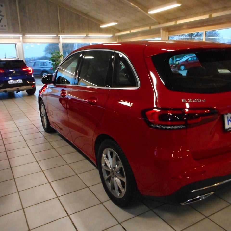 Mercedes B220 d 2,0 Progressive Line aut. 5d