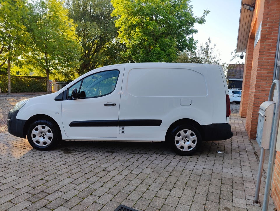 Peugeot Partner 1,6 BlueHDi 100 L2 Flex Van 5d