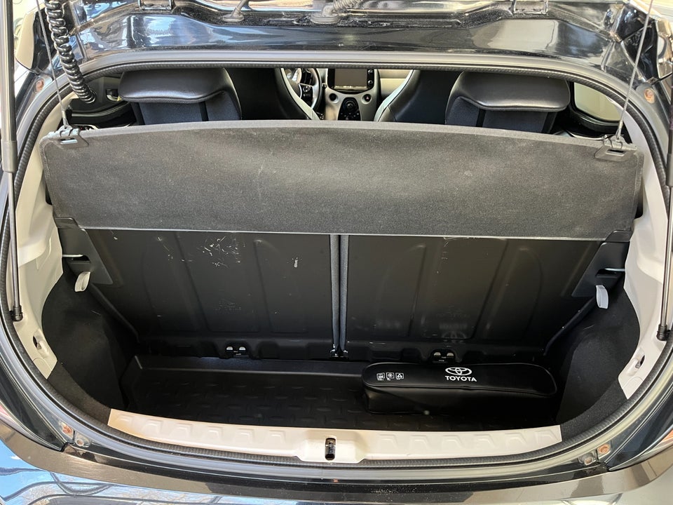 Toyota Aygo 1,0 VVT-i x-black 5d
