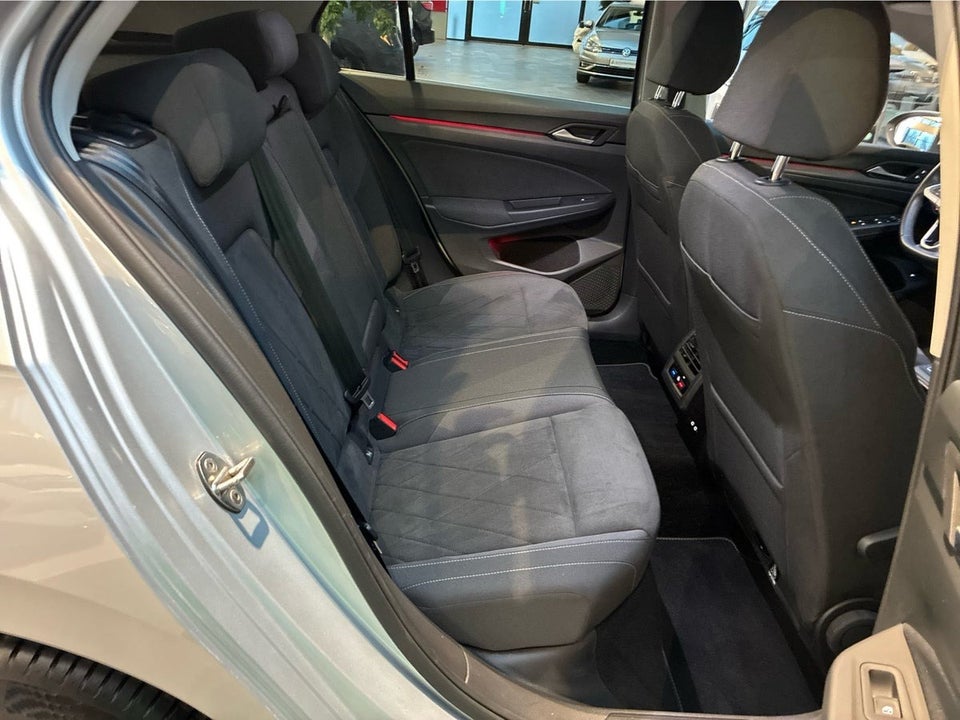 VW Golf VIII 1,4 eHybrid DSG 5d