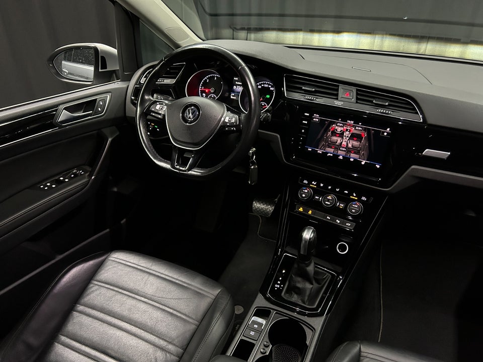 VW Touran 2,0 TDi 150 Highline DSG 7prs 5d