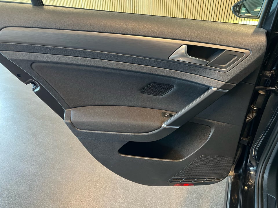 VW Golf VII 1,6 TDi 115 Comfortline Connect Variant 5d