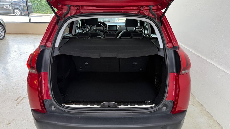 Peugeot 2008 1,2 PureTech 110 Allure Sky 5d