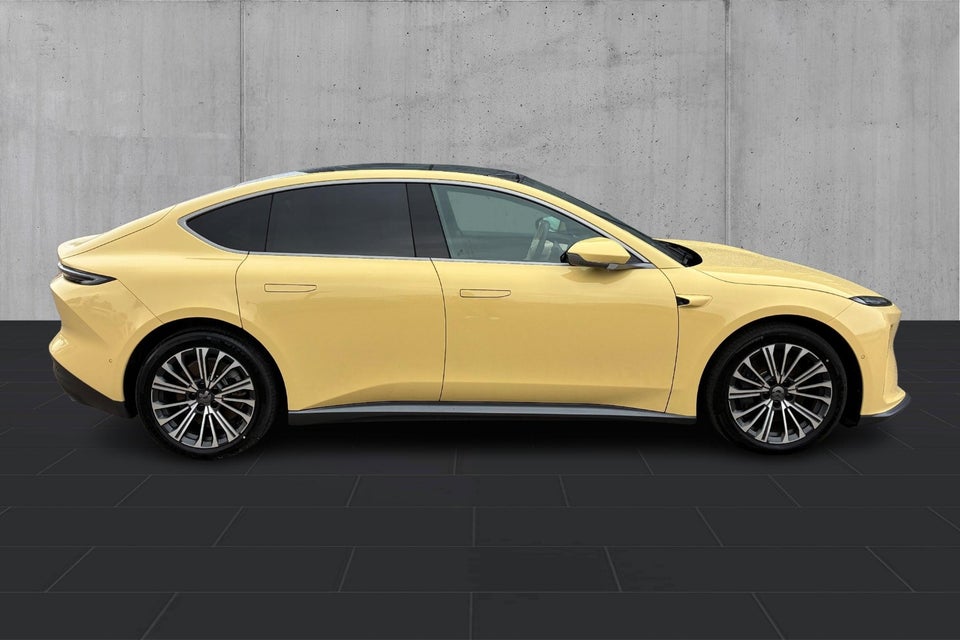 NIO ET5 75 Standard Range 4d