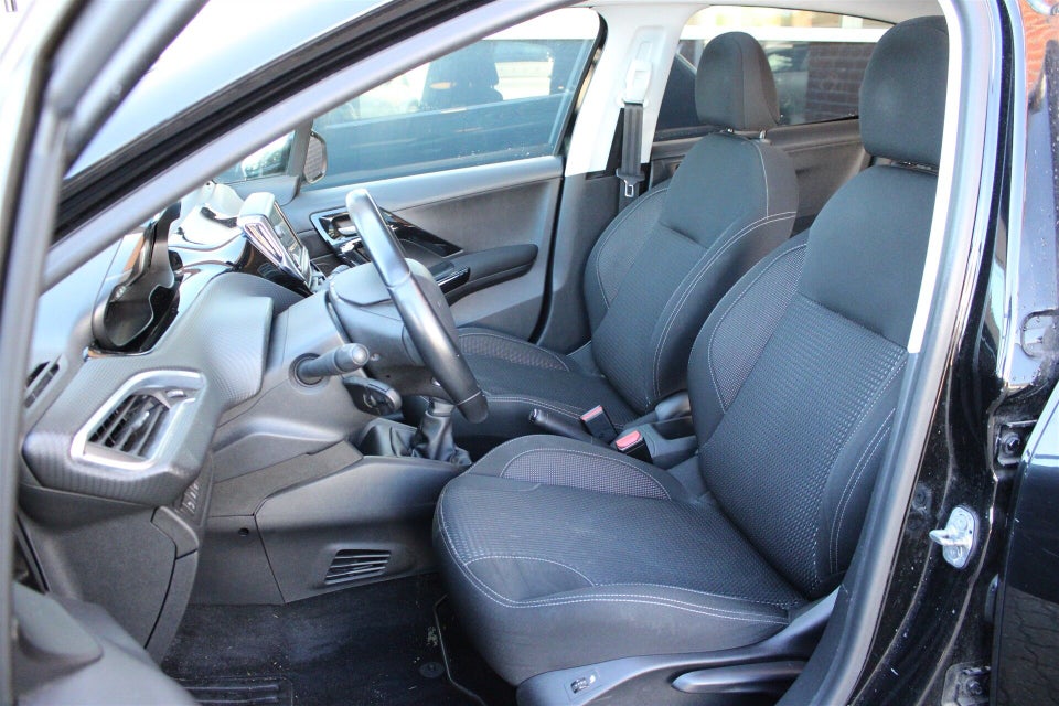 Peugeot 208 1,6 BlueHDi 100 Desire Sky 5d
