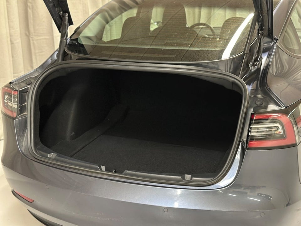 Tesla Model 3 Standard Range+ RWD 4d