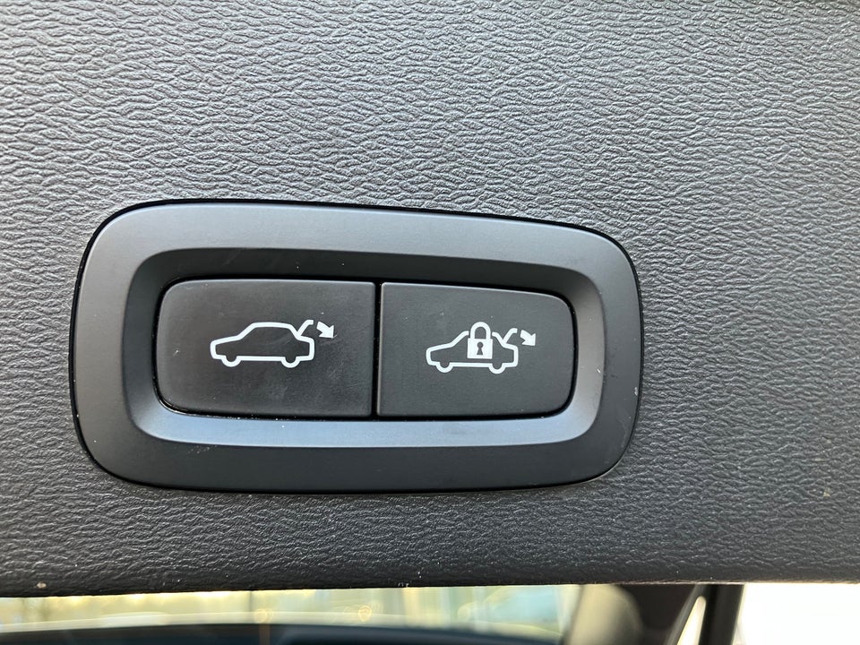 Volvo XC40 P6 ReCharge Plus 5d