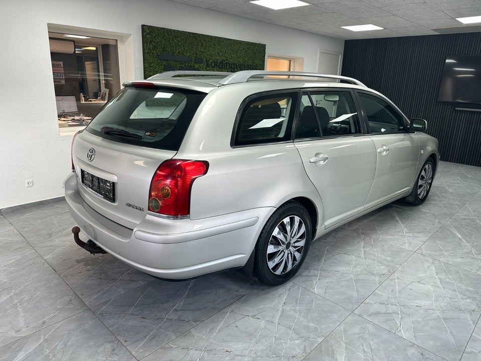 Toyota Avensis 1,8 VVT-i Terra stc. 5d