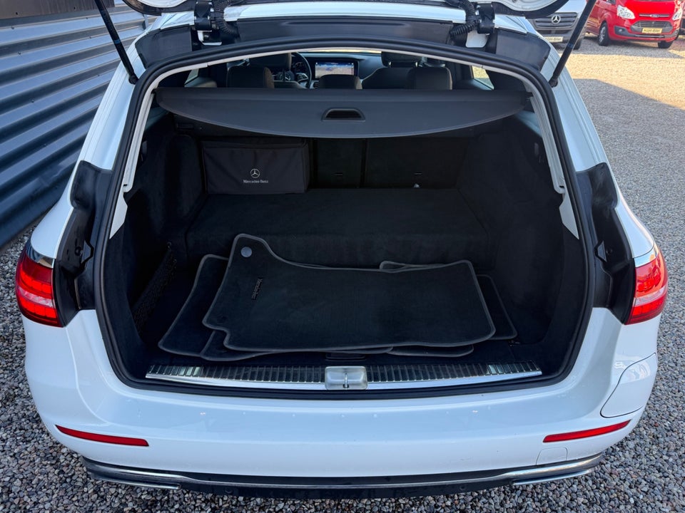 Mercedes E300 de 2,0 Avantgarde stc. aut. 4Matic 5d