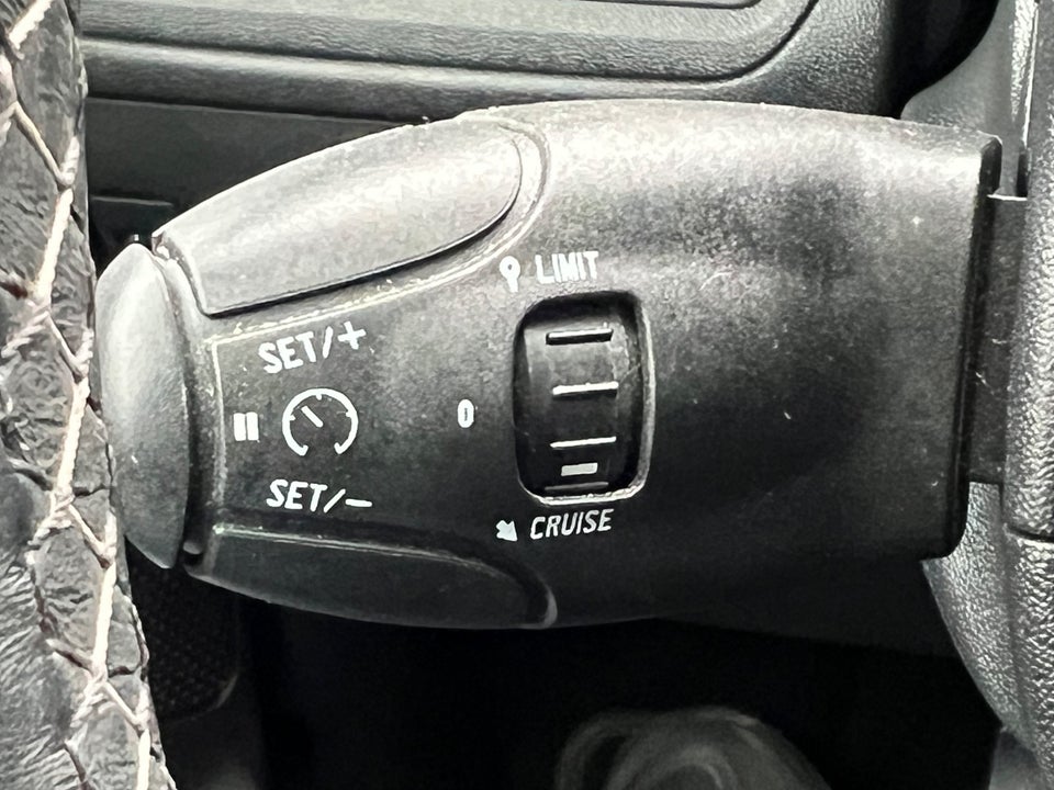 Peugeot 208 1,5 BlueHDi 100 Prestige Sky 5d