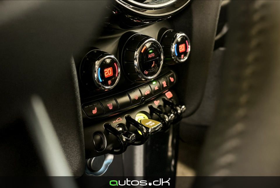 MINI Cooper SE Essential 3d