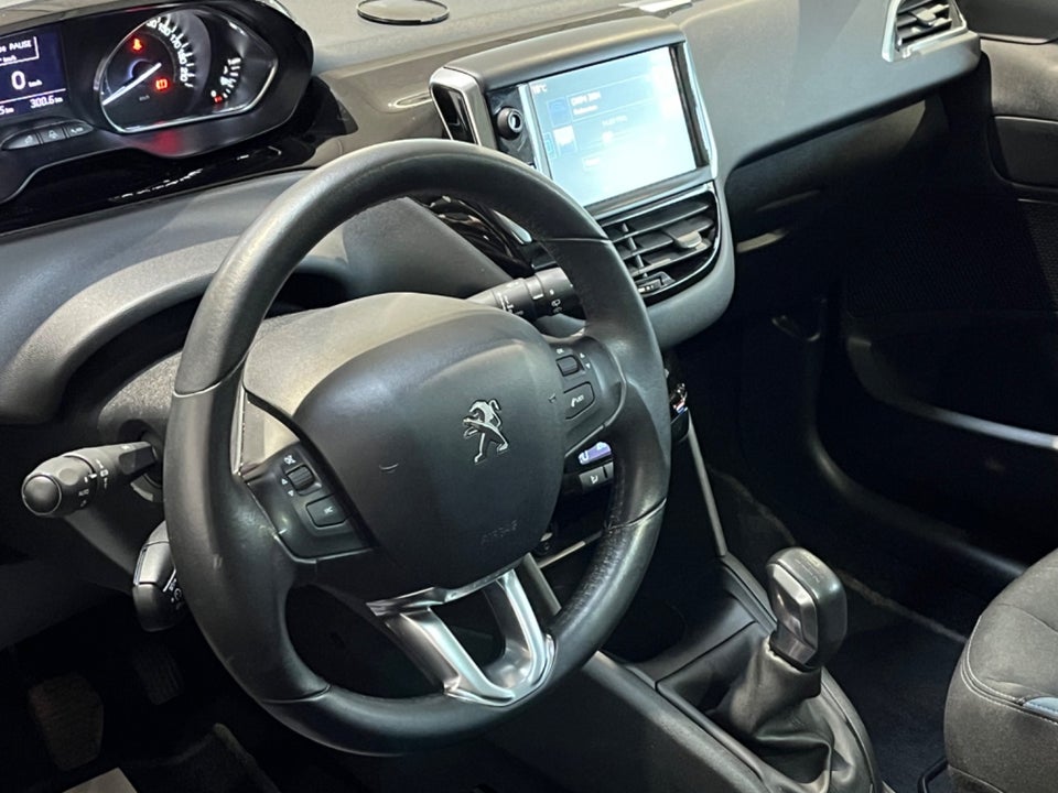 Peugeot 208 1,2 VTi Allure Sky 5d