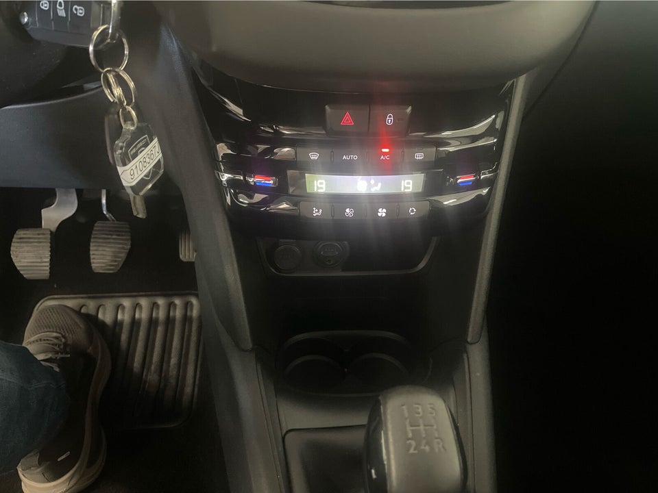 Peugeot 208 1,2 VTi 82 Strike 5d