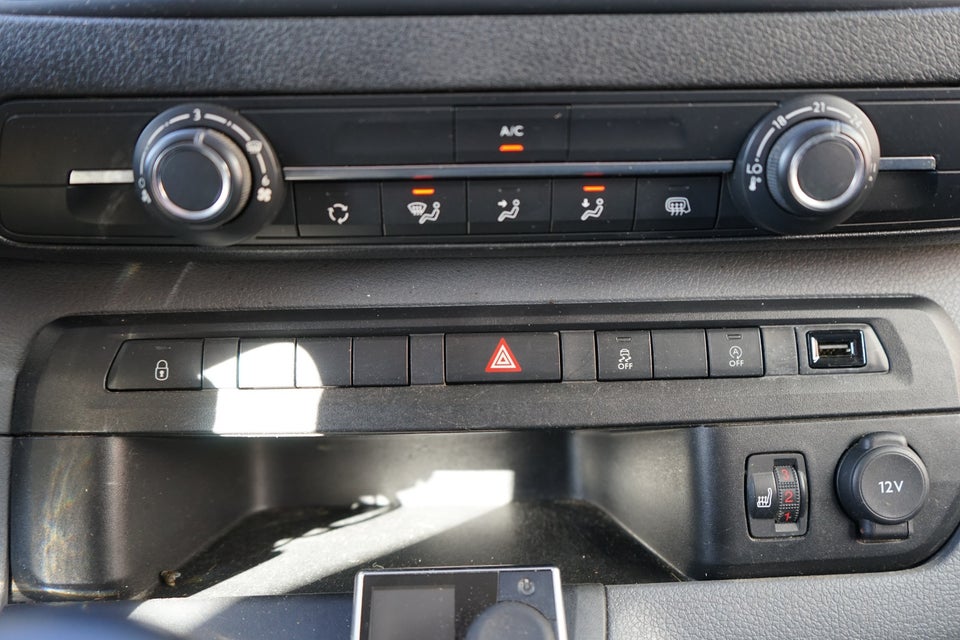 Toyota ProAce 2,0 D 120 Medium Base++ Chassis 2d