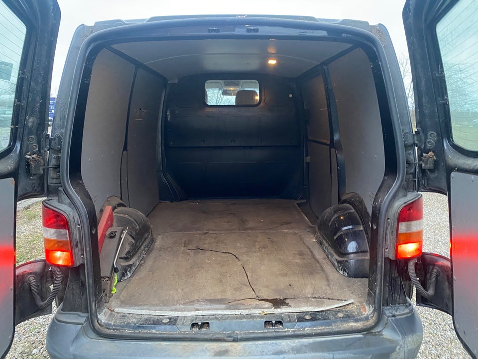 VW Transporter 1,9 TDi 104 Kassevogn kort 4d
