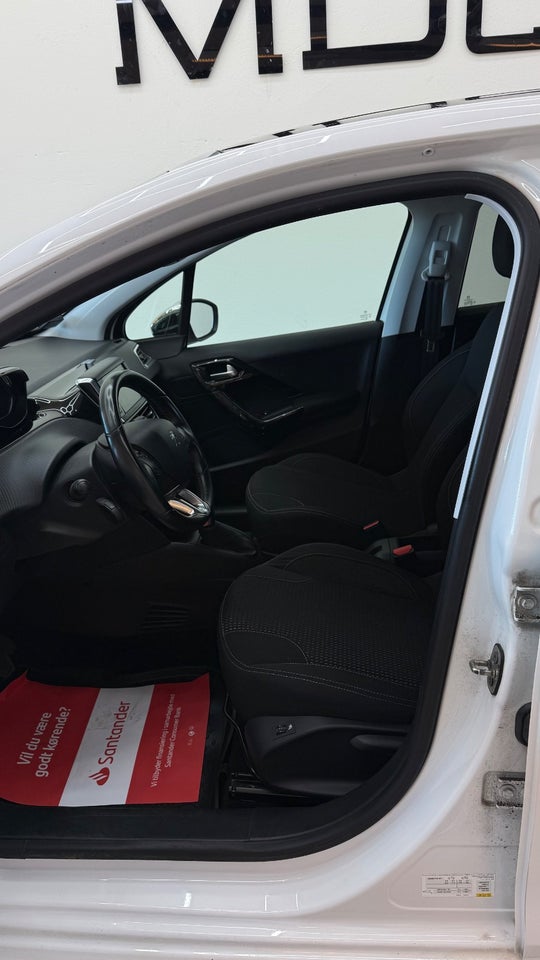 Peugeot 208 1,2 PureTech 82 Allure Sky 5d