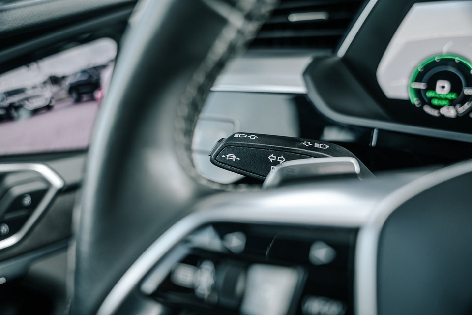 Audi e-tron 55 S-line Prestige Sportback quattro 5d
