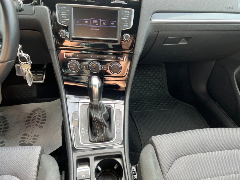 VW Golf VII 2,0 TDi 150 R-line Variant DSG BMT 5d