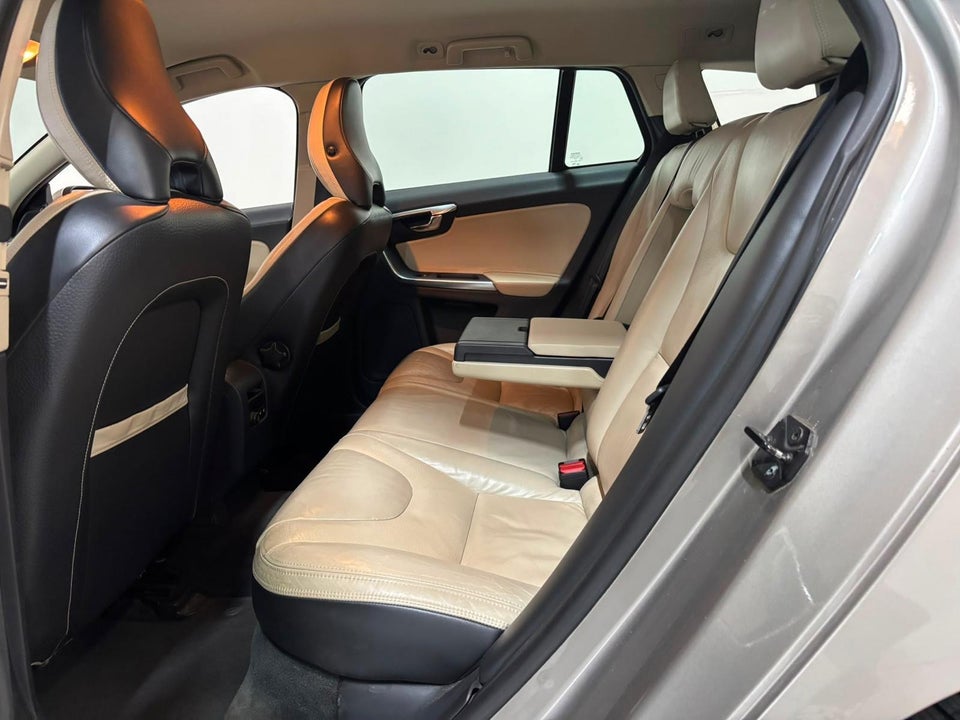 Volvo V60 2,0 D3 163 Summum aut. 5d