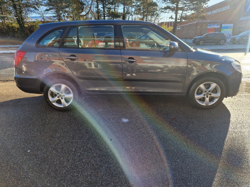 Skoda Fabia 1,6 16V Ambiente Combi aut. 5d