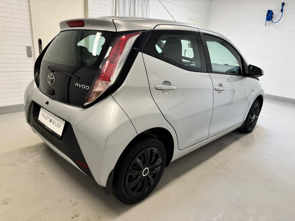 Toyota Aygo 1,0 VVT-i x-play 5d