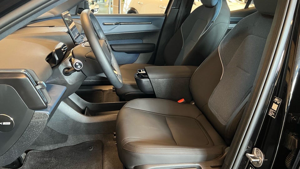 Volvo EX30 Extended Range Plus 5d