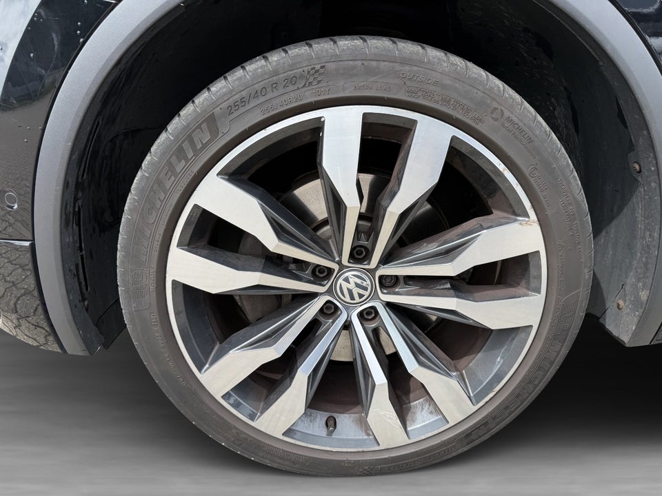 VW Tiguan 2,0 TSi 220 R-line DSG 4Motion 5d