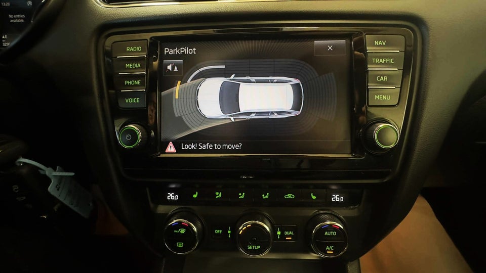 Skoda Octavia 1,6 TDi 105 Elegance Combi DSG 5d