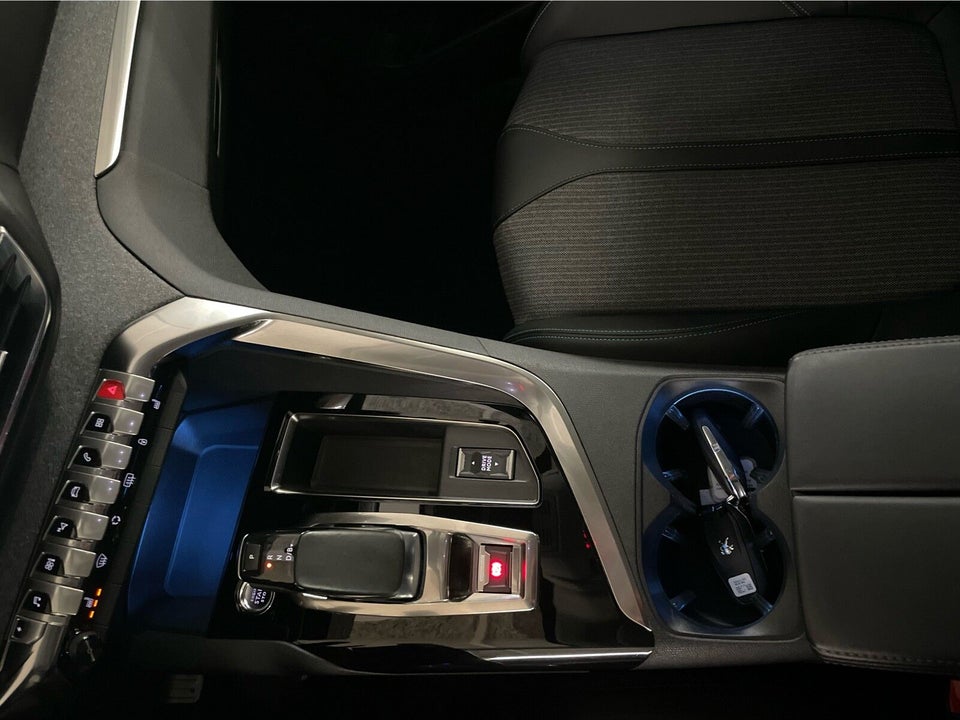 Peugeot 3008 1,6 Hybrid First Selection EAT8 5d