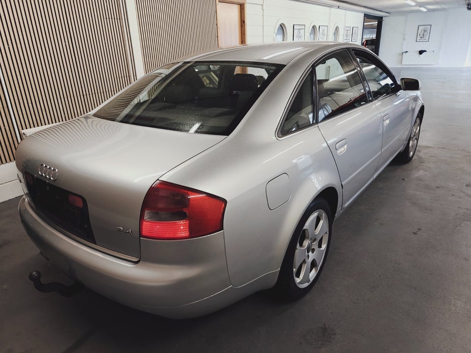 Audi A6 2,4 V6 4d