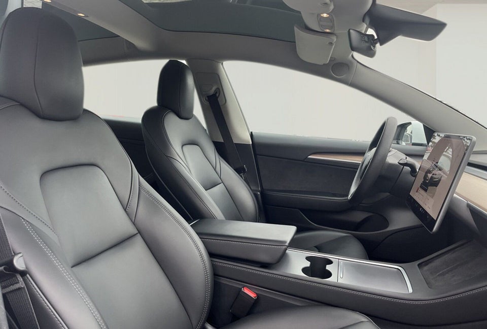 Tesla Model 3 RWD 4d