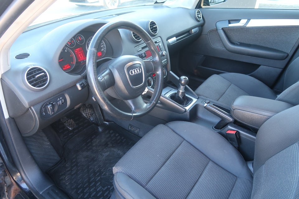 Audi A3 2,0 TDi 140 Ambiente Sportback 5d