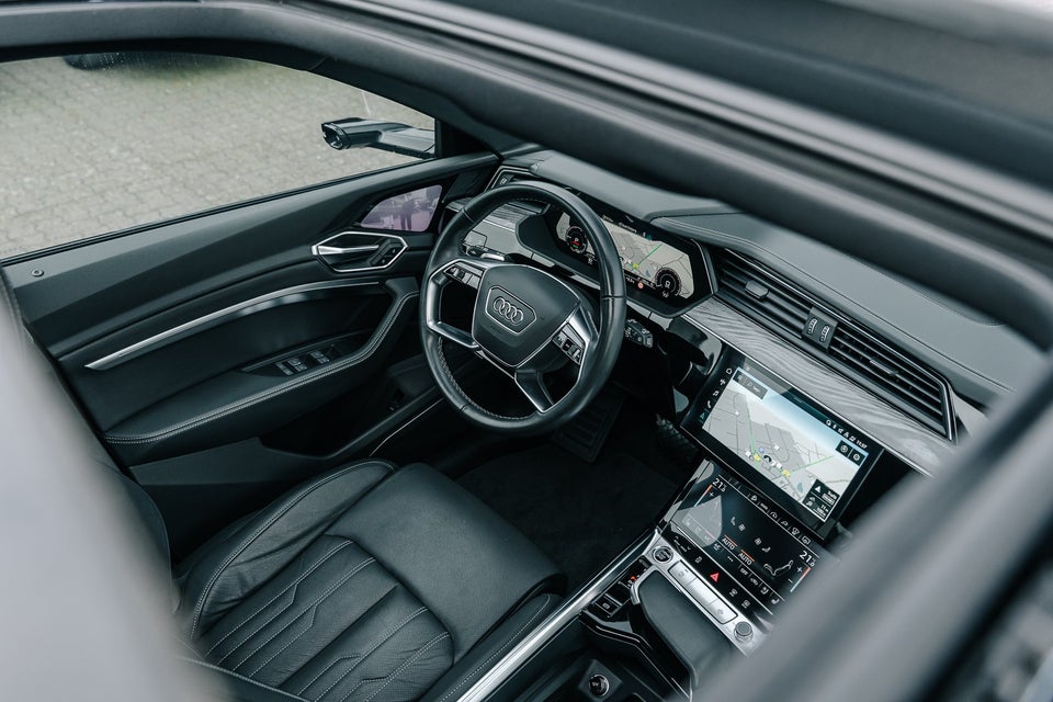 Audi Q8 e-tron 55 Advanced quattro 5d