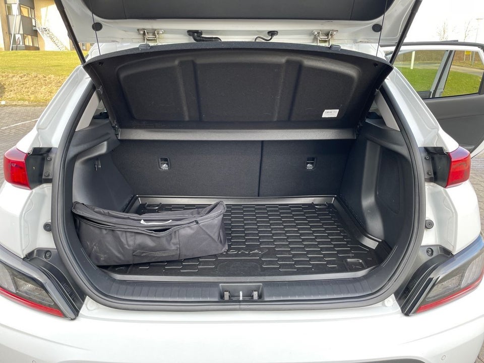 Hyundai Kona 64 EV Essential 5d