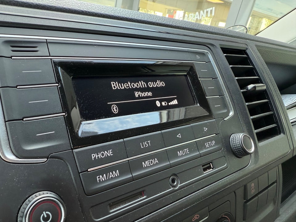 VW Transporter 2,0 TDi 102 Kassevogn kort