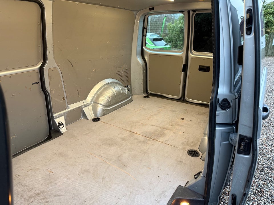 VW Transporter 2,0 TDi 140 Kassevogn lang