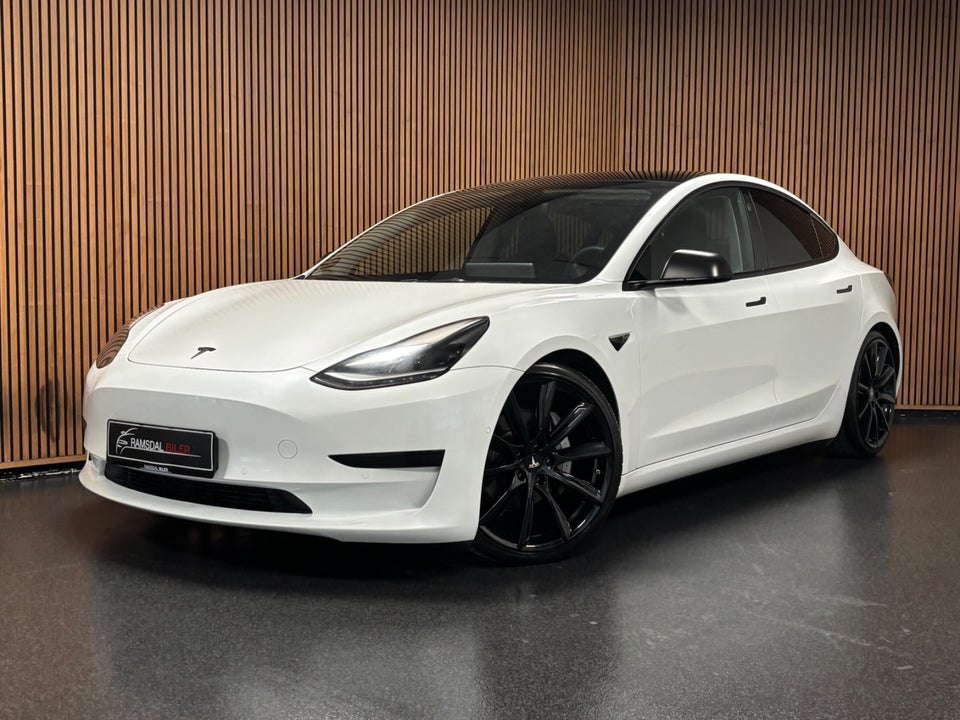 Tesla Model 3 Standard Range+ RWD 4d