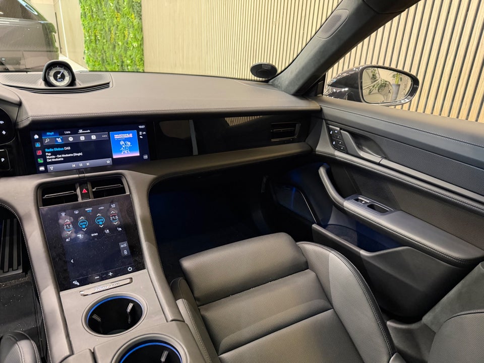 Porsche Taycan Turbo Performance+ 4d