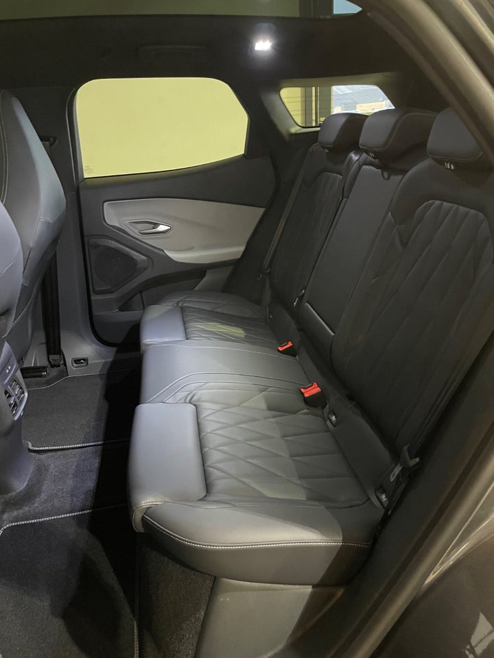 Ford Explorer 82 Premium Extended Range 5d