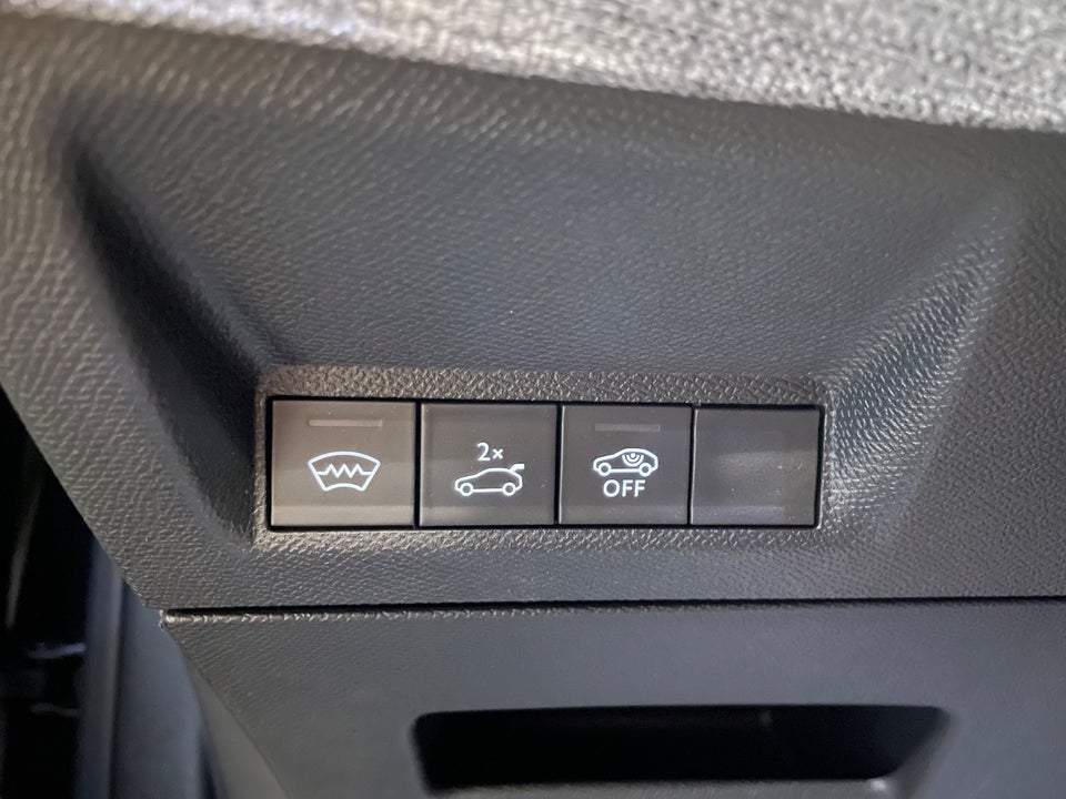 Peugeot e-3008 77 GT Pack 5d