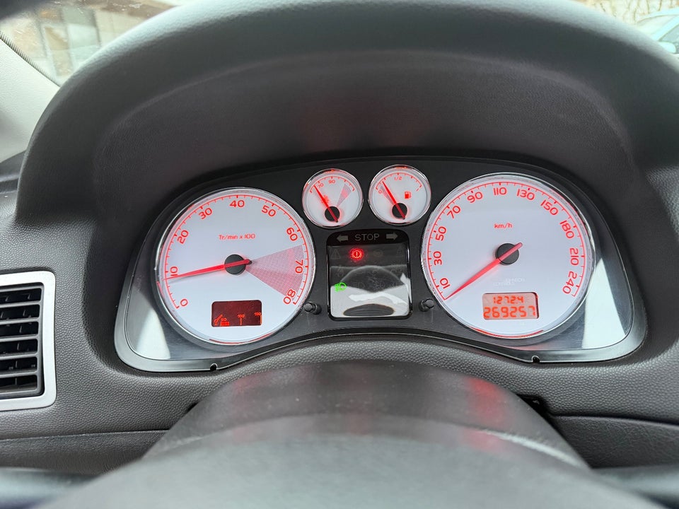 Peugeot 307 2,0 16V CC 2d